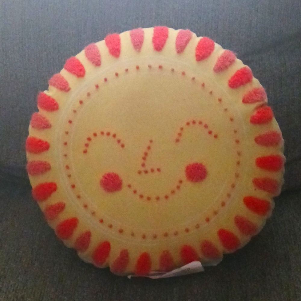 Decorative round pillow